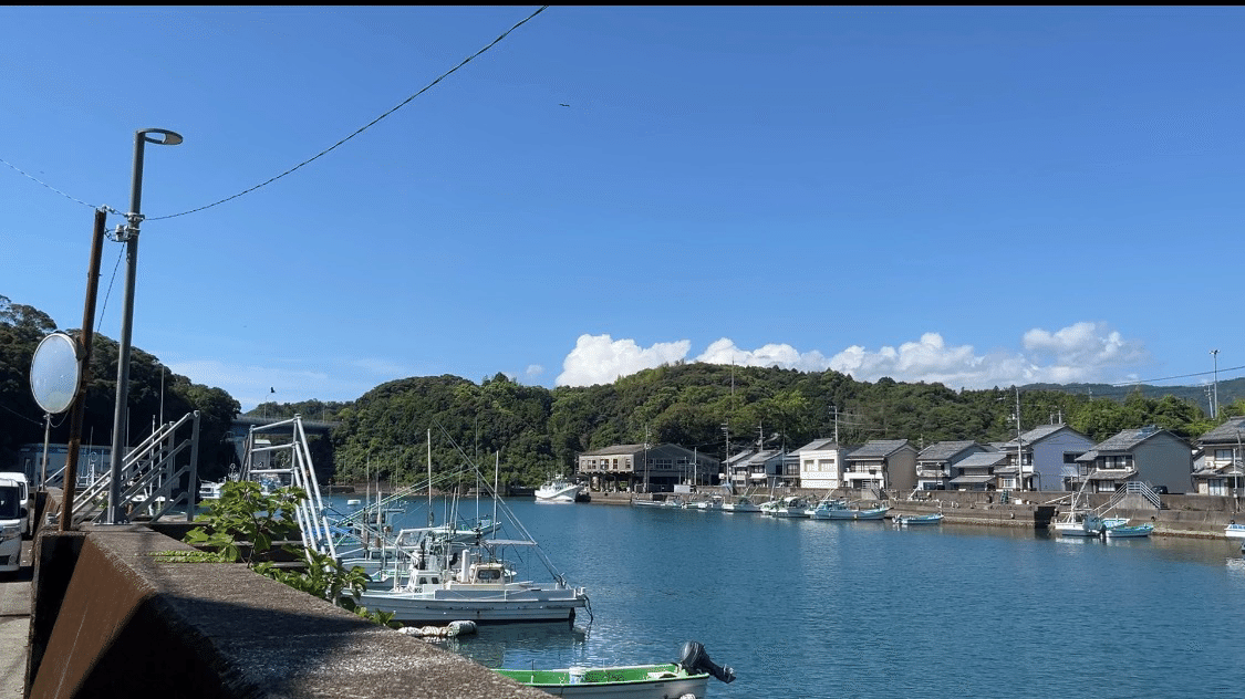 前田晃介が育った高知の町。本人のnoteに掲載された家の前の風景